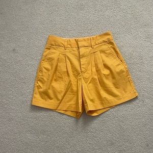 GAP Yellow Pleated Khaki Short - Size 2